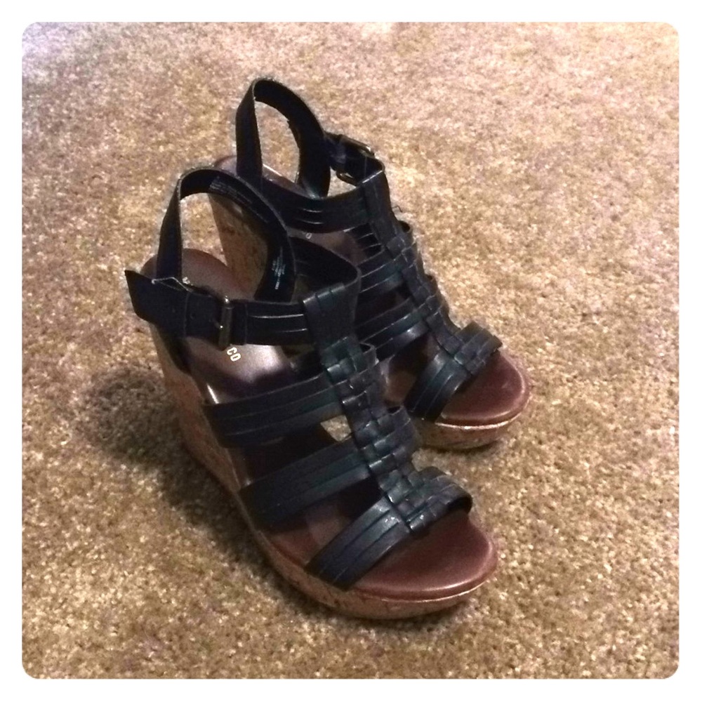 Black wedges